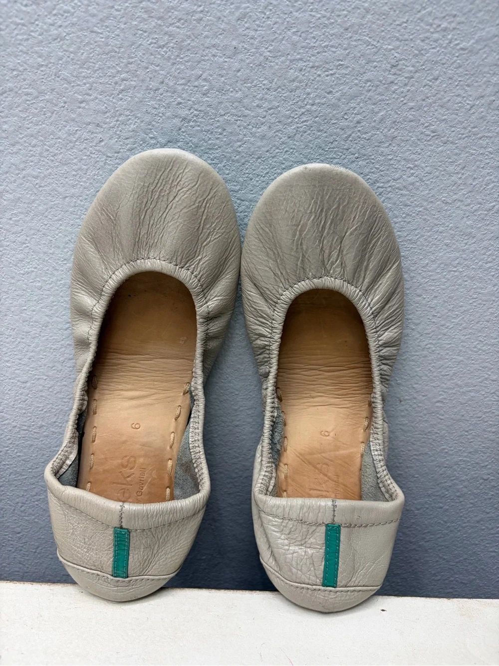 Tieks Feather Grey Leather Flats Size 6
